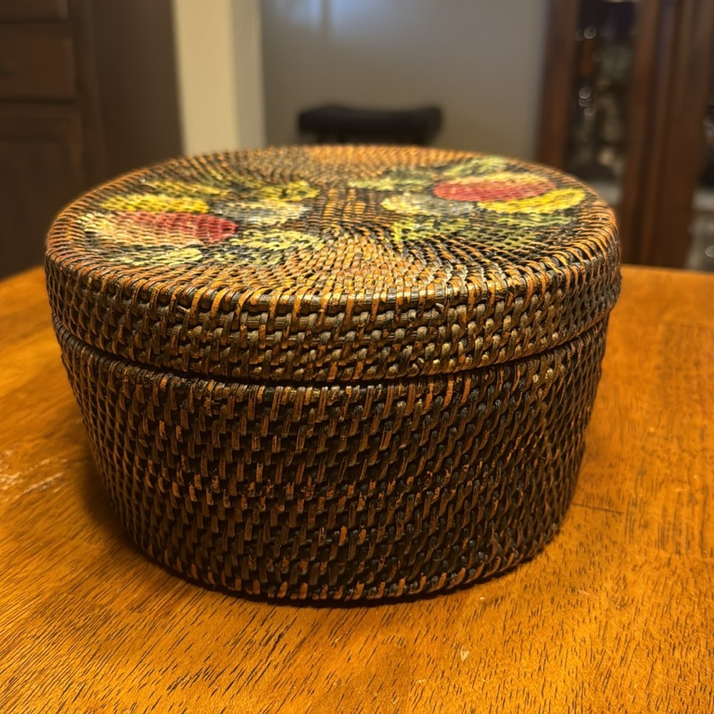 Antique rice straw painted storage container. - Picture 3 of 10